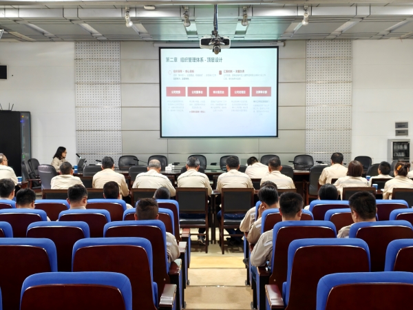 221779408880120429.jpg 5月20日执法审计部在蹊径聚会室开展制度宣贯.jpg